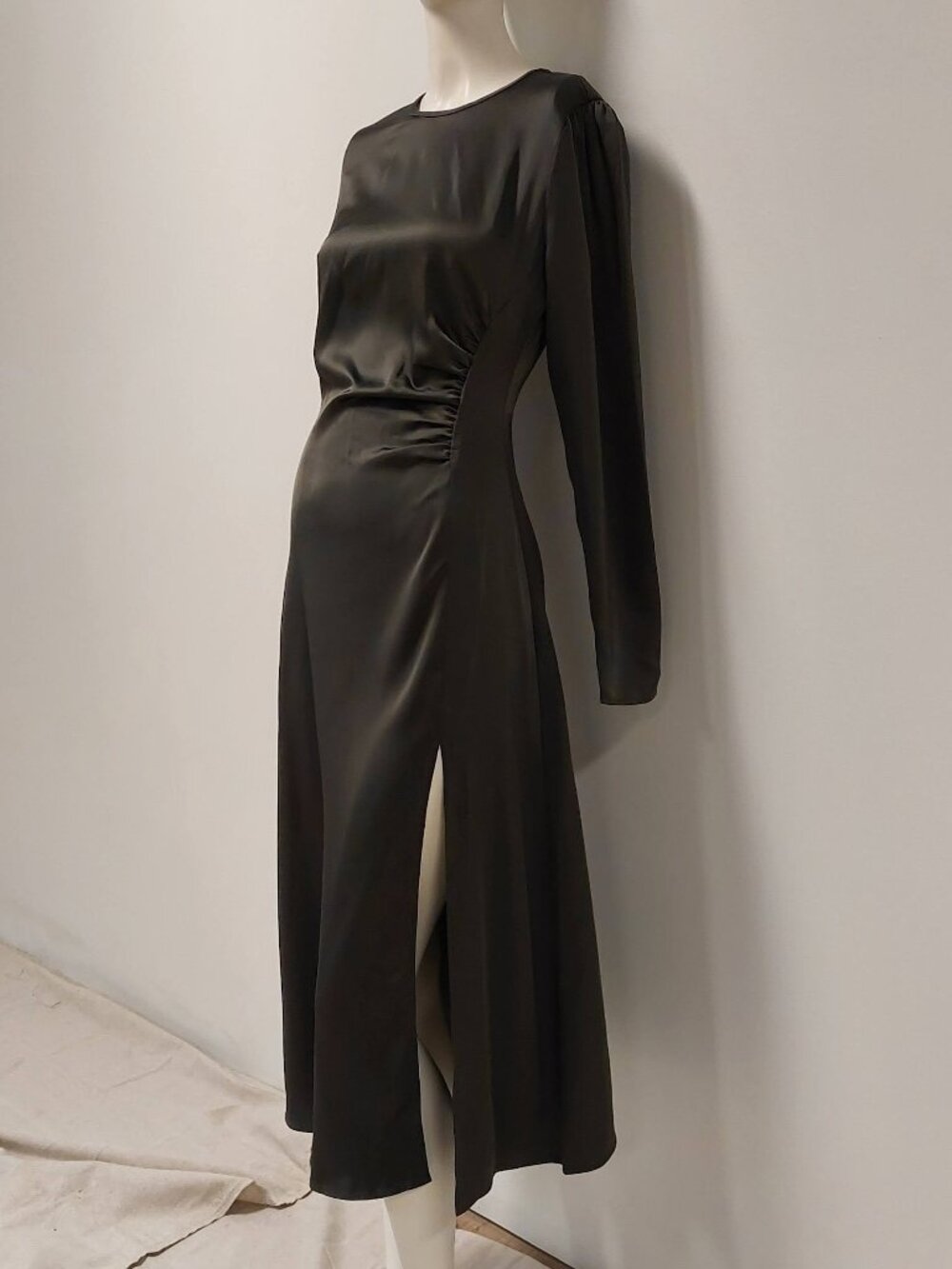 Wilfred (Aritzia) Dark Olive Midi Long Sleeve Side Ruching Dress; Size: 2